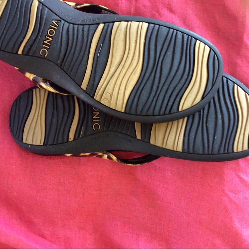 Vionic sandals 8 - Picture 2 of 4